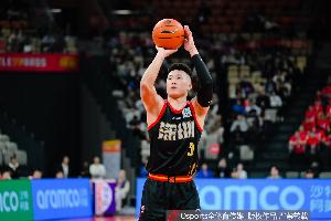 媒体人：贺希宁打出了小外援的水准 他本赛季的表现实在太出色了