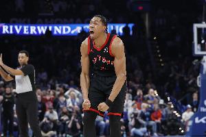 斯科蒂·巴恩斯不到30分钟砍下20+15助攻 NBA历史前锋首人