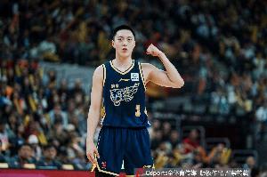 外线神准！胡明轩7投4中&三分4中3贡献12分1板 正负值高达+20