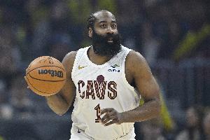 中规中矩！哈登半场5中3&三分3中1拿7分2板3助 出现3失误