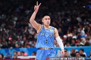 进攻核心！陈盈骏12中7&三分6中4贡献26分10助 5失误瑕不掩瑜
