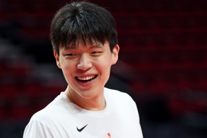 解说：杨瀚森见识到了NBA的残酷 希望他能体验一下季后赛的感觉