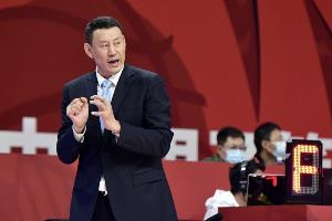 3年期满！李楠明天将度过禁赛期 可以回到场边辅佐许利民指挥比赛